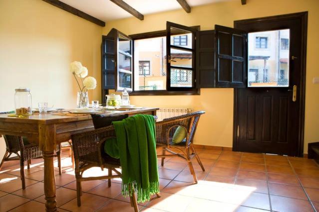 Apartamentos Santillana Del Mar Extérieur photo